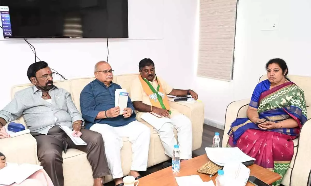 BJP state president Daggubati Purandeswari holding discussions with members of BJP manifesto committee at state BJP office in Vijayawada on Thursday