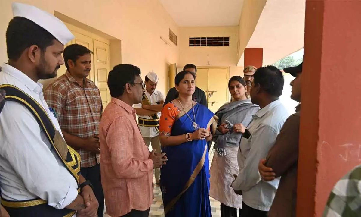 Collector inspects polling distribution centre