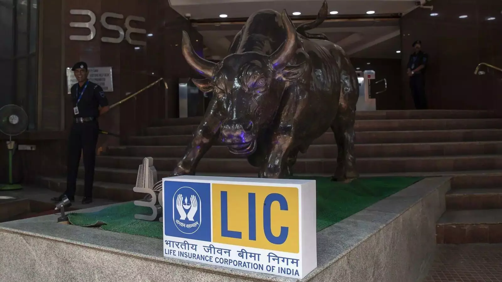 LIC sells Rs. 75.20 crore equities in Indiabulls Housing Finance