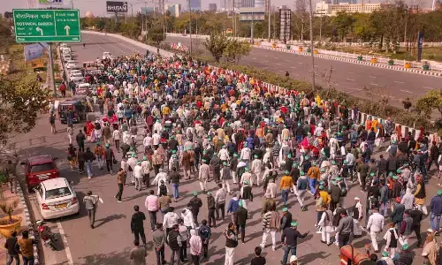 Farmers protest: Heavy traffic jam on Delhi-Noida border