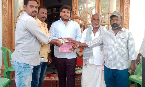 Manne Subbareddy donates Rs. 25,000 to villagers of Bukkapuram