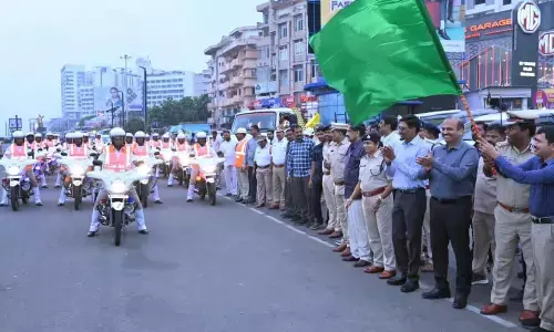 Visakhapatnam: Traffic motorcycle, a towing vehicle added to city police fleet