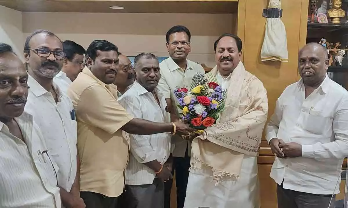 Arya Vaishyas delegation meets Minister Kottu Satyanarayana