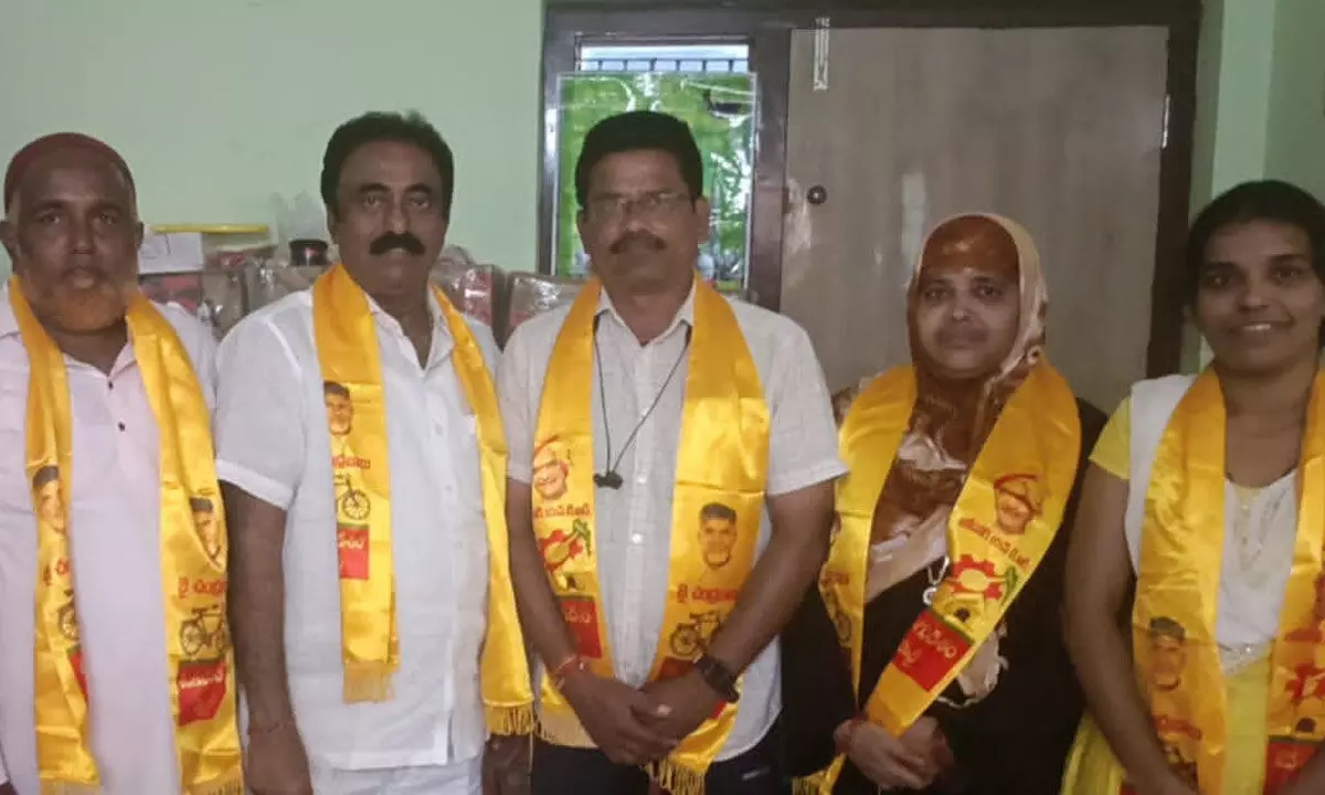 Kavali YSRCP leaders joins TDP