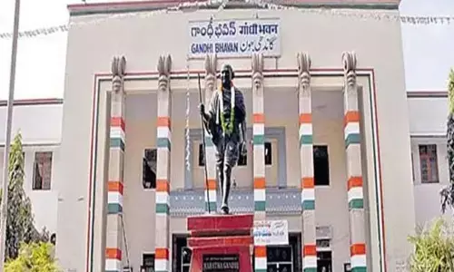 Congress plays waiting game with wannabe turncoats