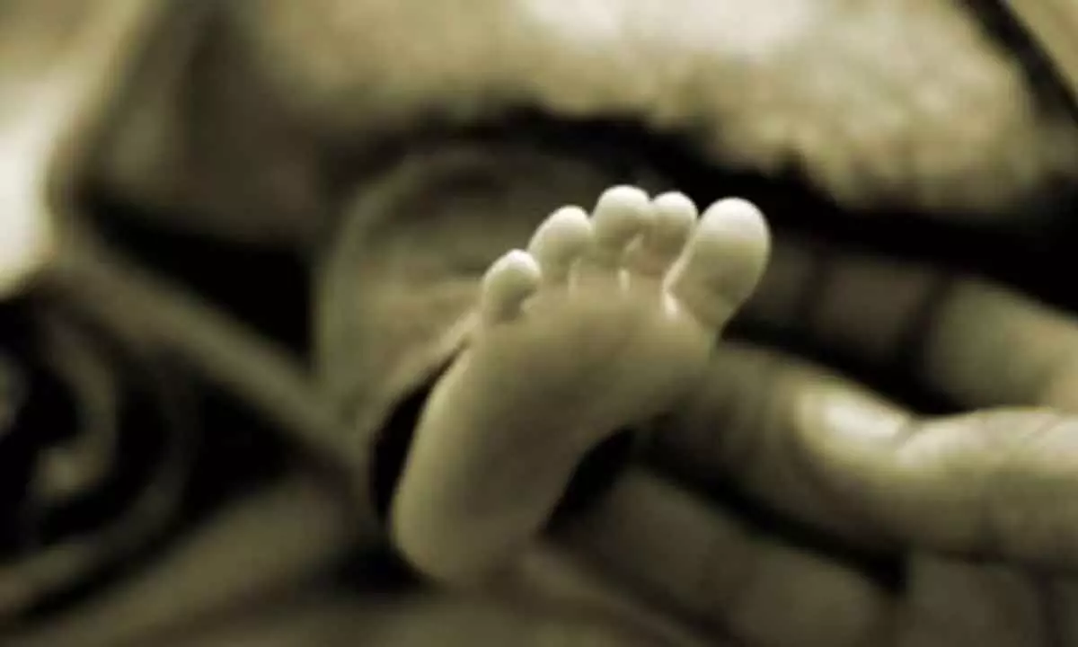 Pregnant woman gives birth in bathroom and baby dies