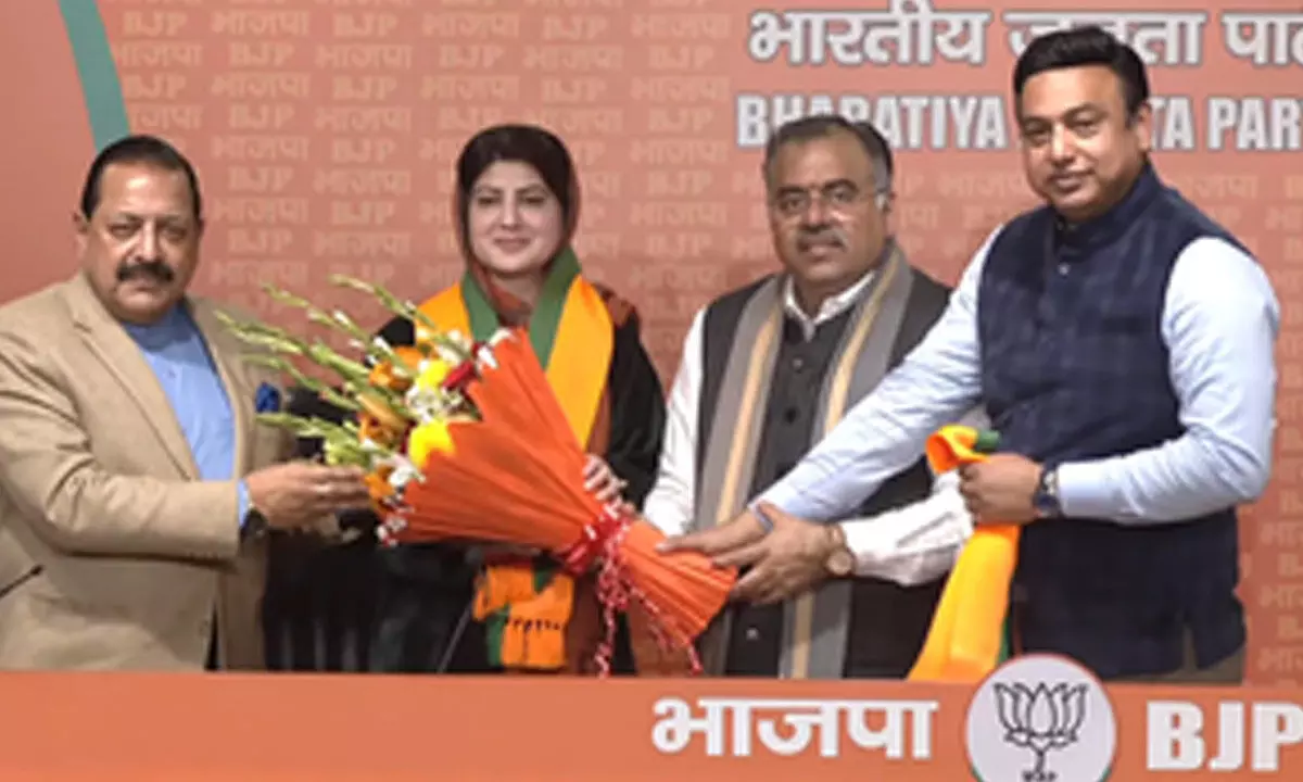 J&Ks prominent NC leader Shahnaz Ganai joins BJP
