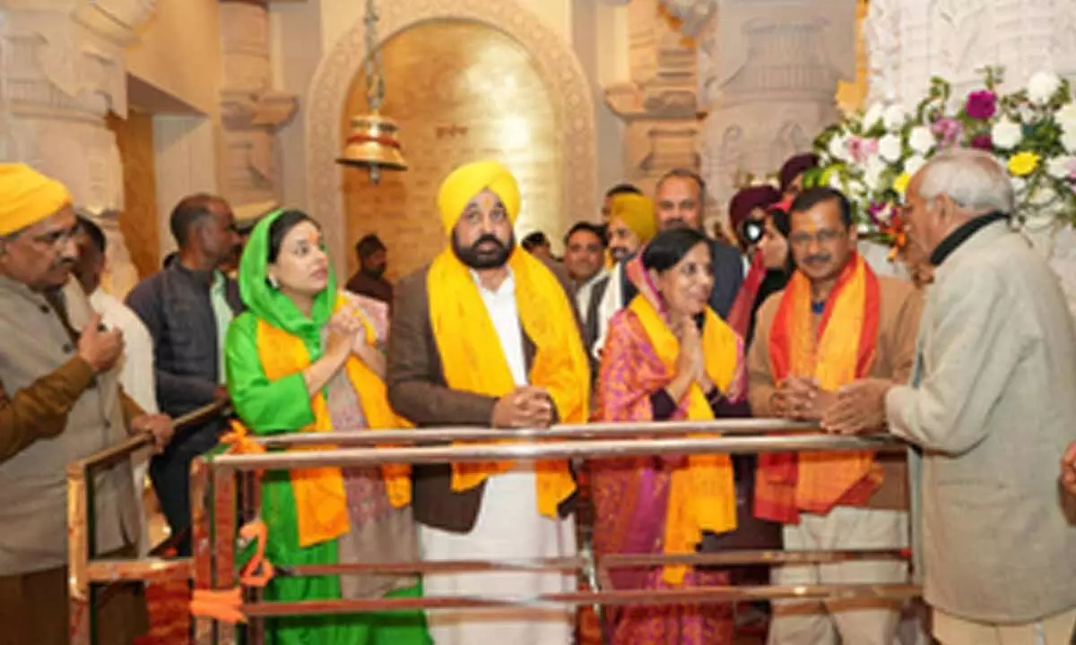 Kejriwal, Bhagwant Mann visit Ram Temple with family, offer prayers