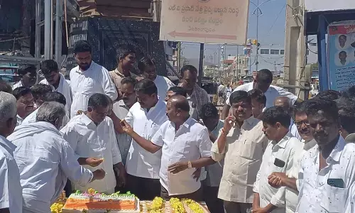 Raghuveera Reddy birthday celebrations held at Madakasira town