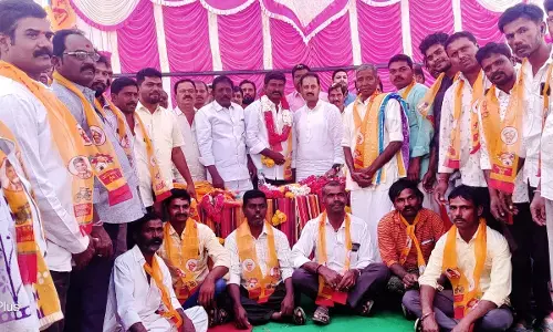 50 families join TDP in Kadiri in presence of Kandikunta Venkata Prasad