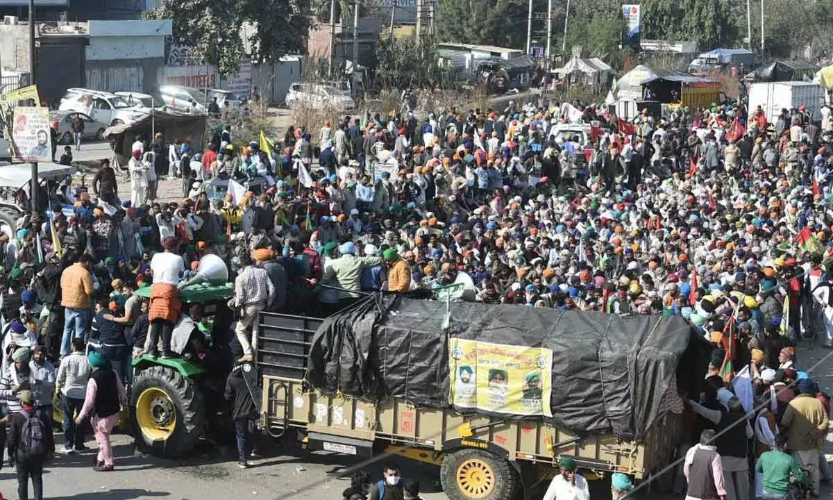 Farmers move towards Delhi situation tense on Delhi Punjab borders