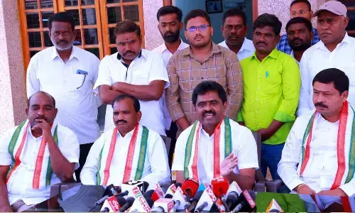 Congress party’s town president Gummula Mohan Reddy along with Muncipal Chairman Burri Srinivas Reddy addressing the media