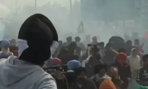 Haryana Police use tear gas to disperse protesting farmers at inter-state border
