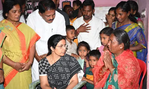 Nara Bhuvaneshwari hands over cheque of Rs. 3lakh to TDP cadre in Puttaparthi