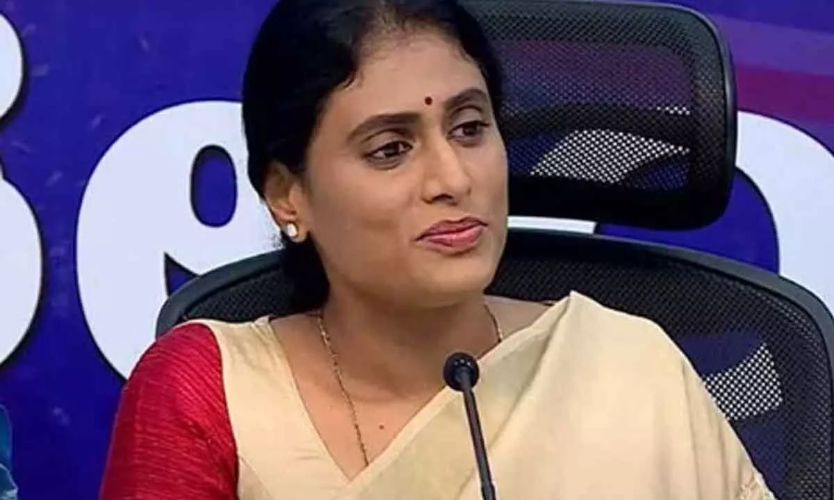 Sharmila poses questions to Jagan on Daga DSC
