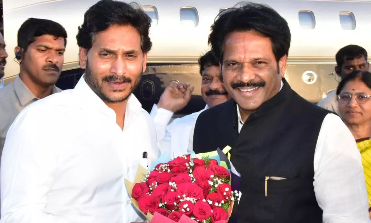 MVV Satyanarayana gives warm welcome to YS Jagan in Visakha yesterday