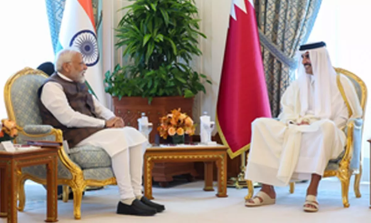 PM Modi discusses range of issues with Emir of Qatar in Doha