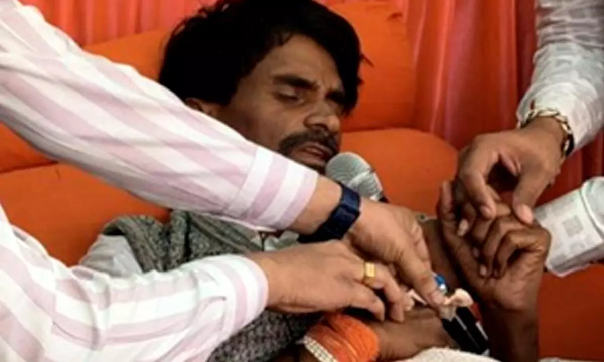 Maratha quota matter: Jarange-Patils health slides, Bombay HC orders treatment