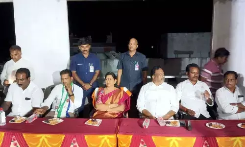 Taneti Vanitha praises Jagan for introducing volunteer system