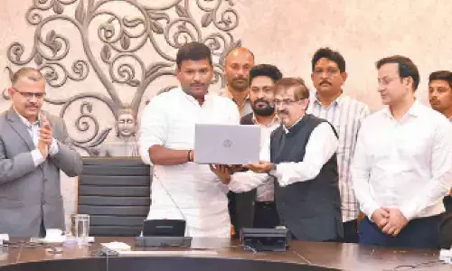 Industries minister virtually lays stone, opens 8 projects