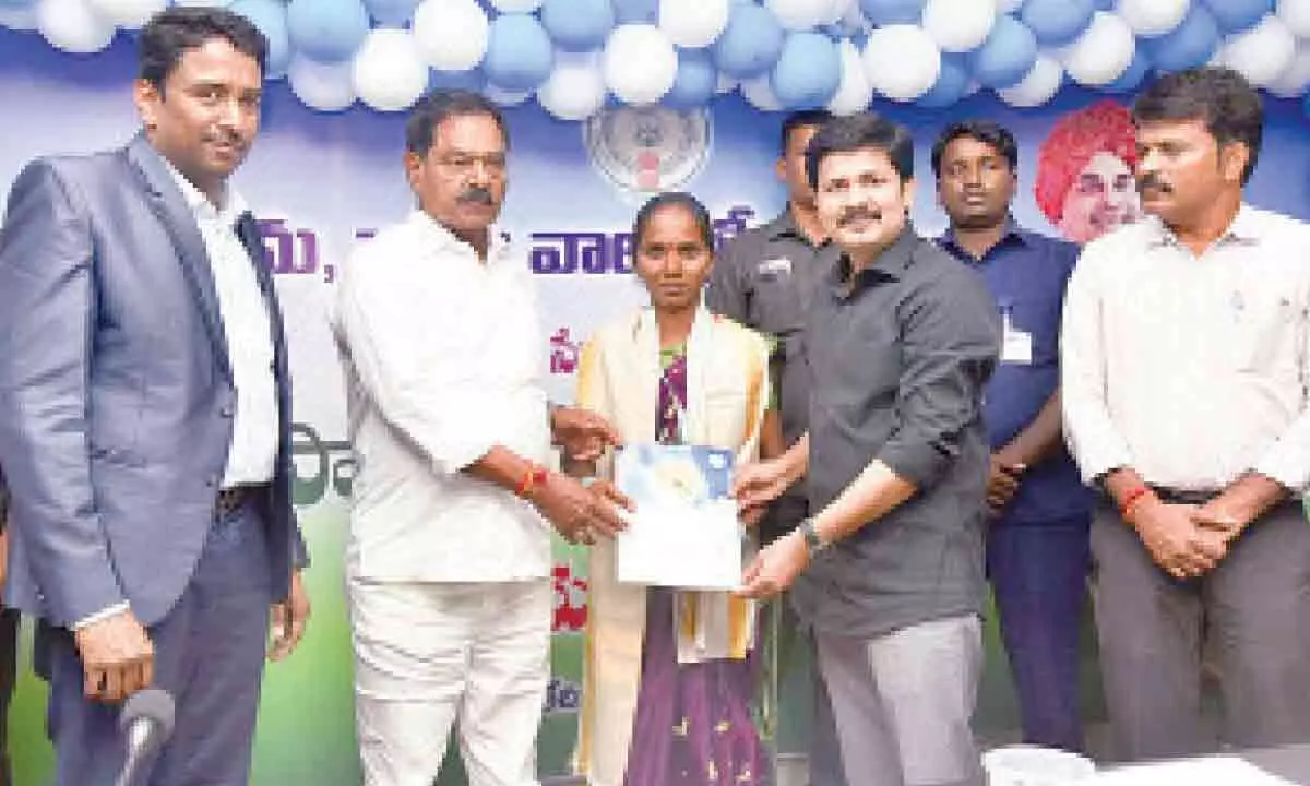 Tirupati: Volunteers are selfless public servants says Deputy CM K Narayana Swamy