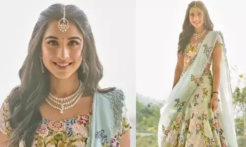 Radiant in Traditional Attire: Radhika Merchants Lagan Lakhvanu Ceremony