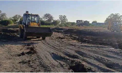 Illegal transport of black soil rampant in Alur