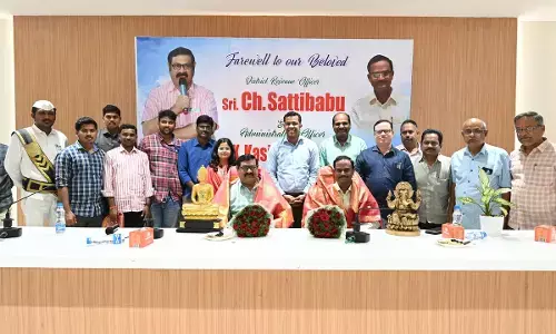 Konaseema District Collector honours officials who were transferred