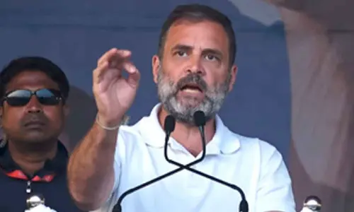 In changing weather, Congress  accounts freezed, de-freezed