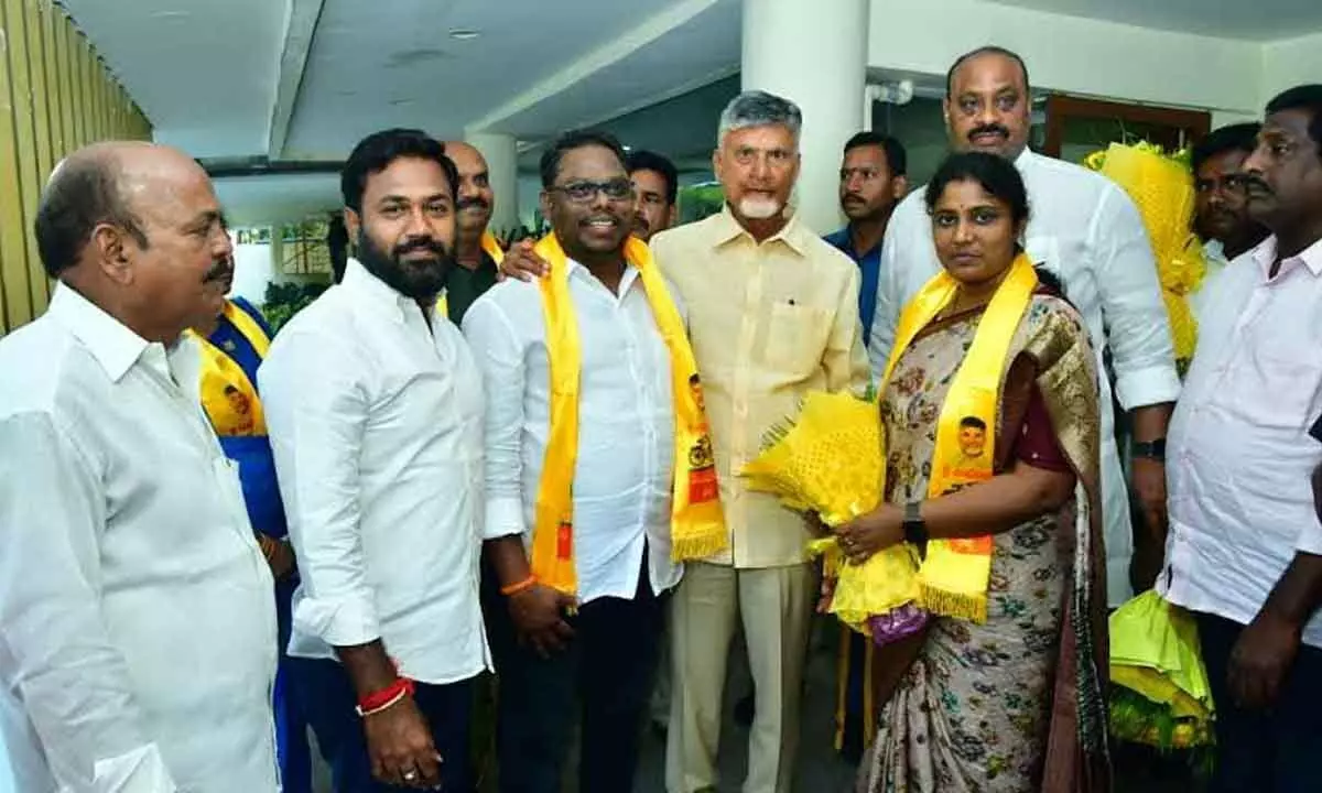 Around 250 YSRCP leaders join TDP in Kovuru