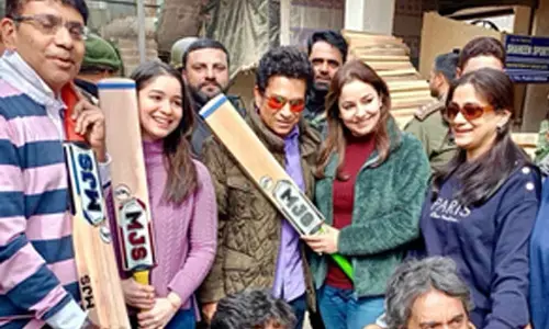 Sachin Tendulkar visits bat factory in J&K