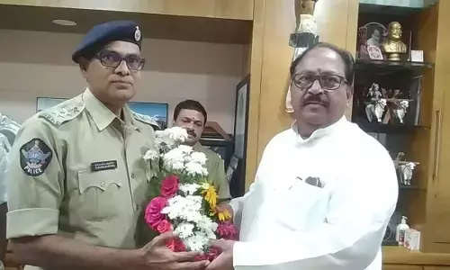 Newly appointed Tadepalligudem DSP meets Kottu Satyanarayana
