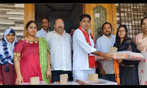 20 families in Eluru constituency provided with gas cylinders