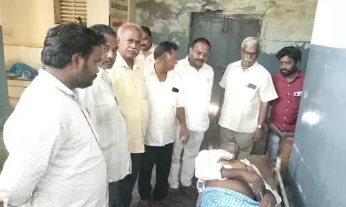 YSRCP leaders console YSR Congress party worker, Sheikh Mastan Walis kin