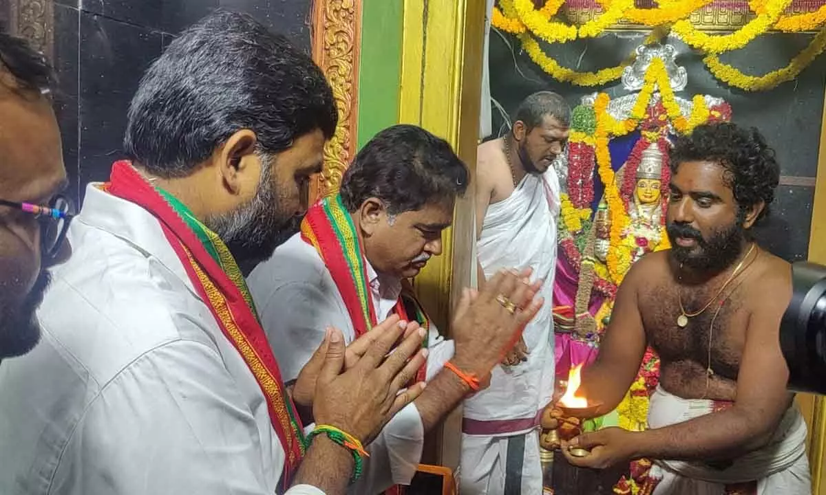 Reddy Appalanaidu performs Pooja for Achamma Perantla Mahotsavam