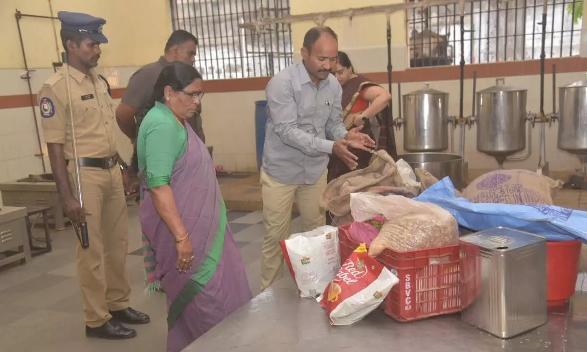 NHRC member Vijaya Bharathi inspecting kitchen in Nellore central prison on Monday