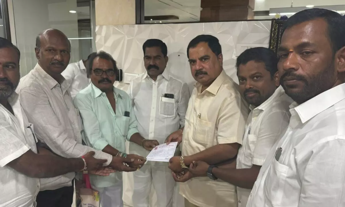 TDP leader A Surendra Babu donating Rs 3 lakh towards repair works of temple chariot to Sri Pattabhi Rama Swamy temple committee members in Kalyandurg on Monday