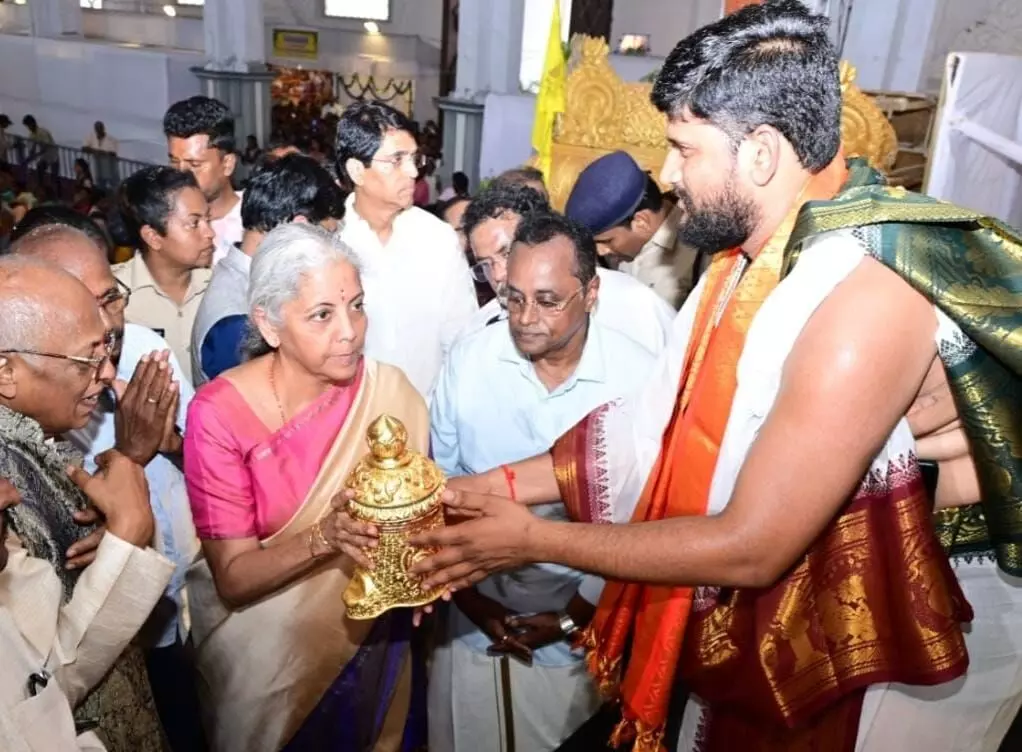 Nirmala Sitharaman attends Pooja at Vasavi Kanyaka Parameshwari in Penukonda