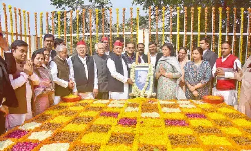 SP offers 17 seats to Cong in UP