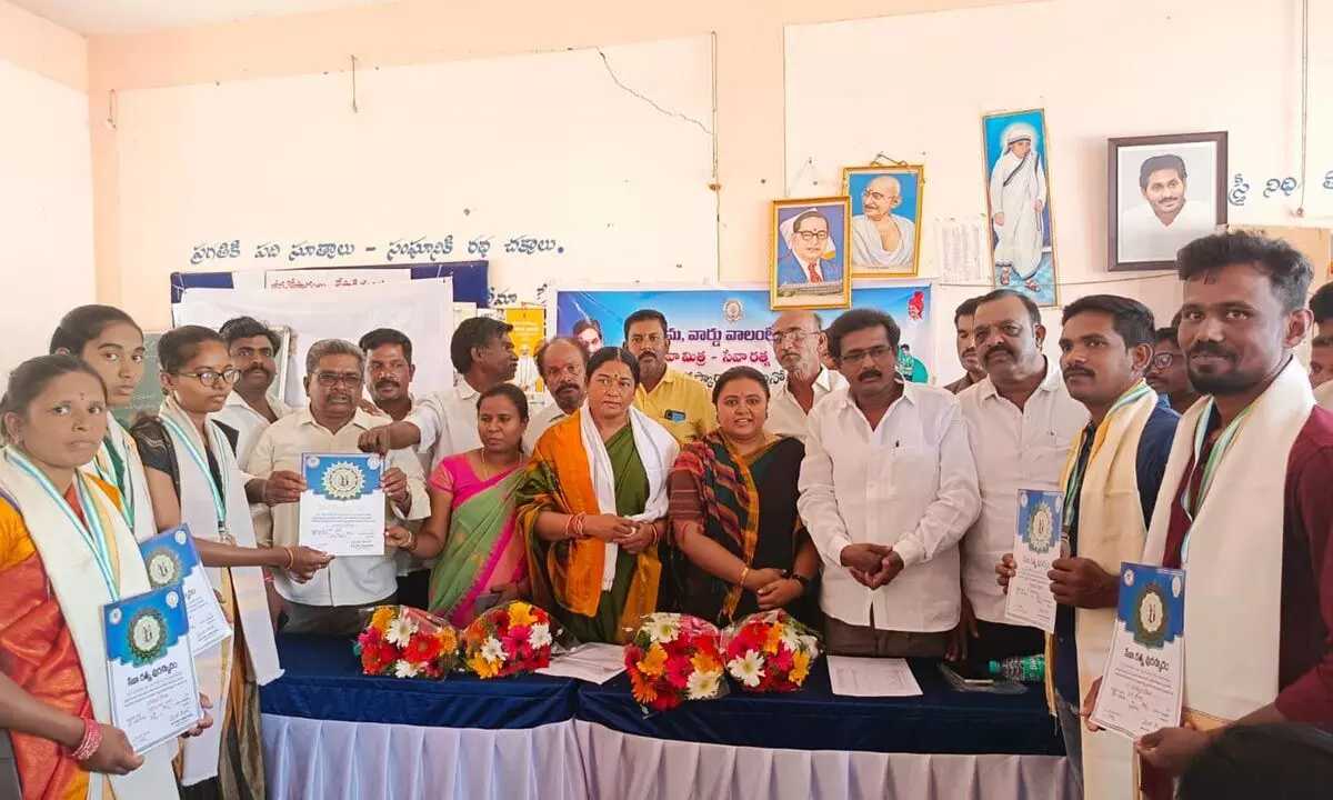 Hindupur YSRCP incharge Deepika participates in Volunteer Vandanam