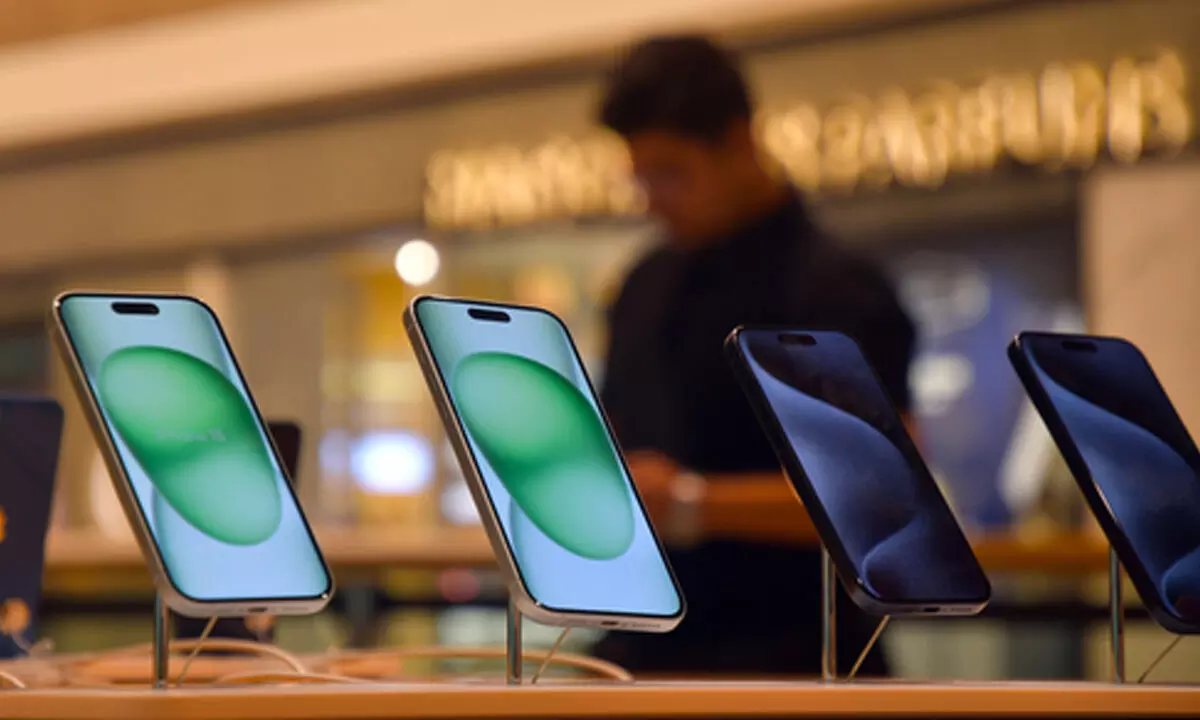 Apple grabs top 7 spots in 10 best-selling smartphones globally