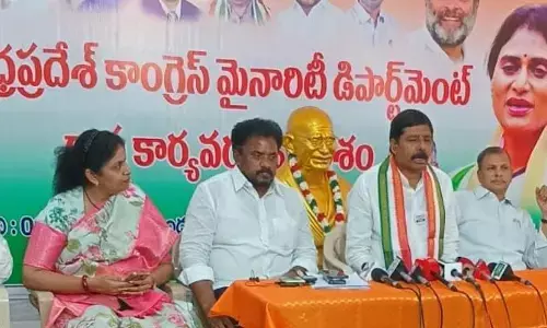 Former APCC president Gidugu Rudra Raju addressing the media at party state office Andhra Ratna Bhavan in Vijayawada on Tuesday