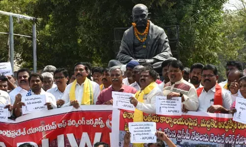 APUWJ protests against attack on Reporter