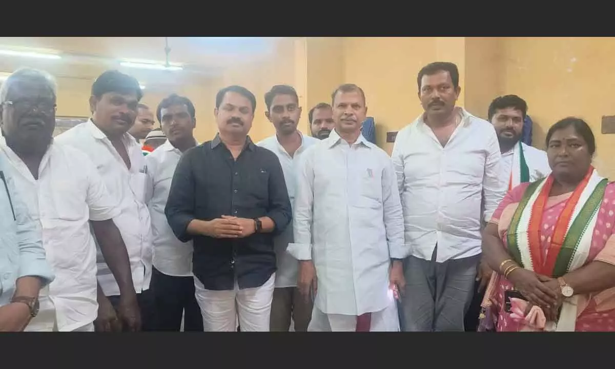 Vijayawada District Congress president Gundlakunta Sriramulu   slams govt. For supressing opposition party