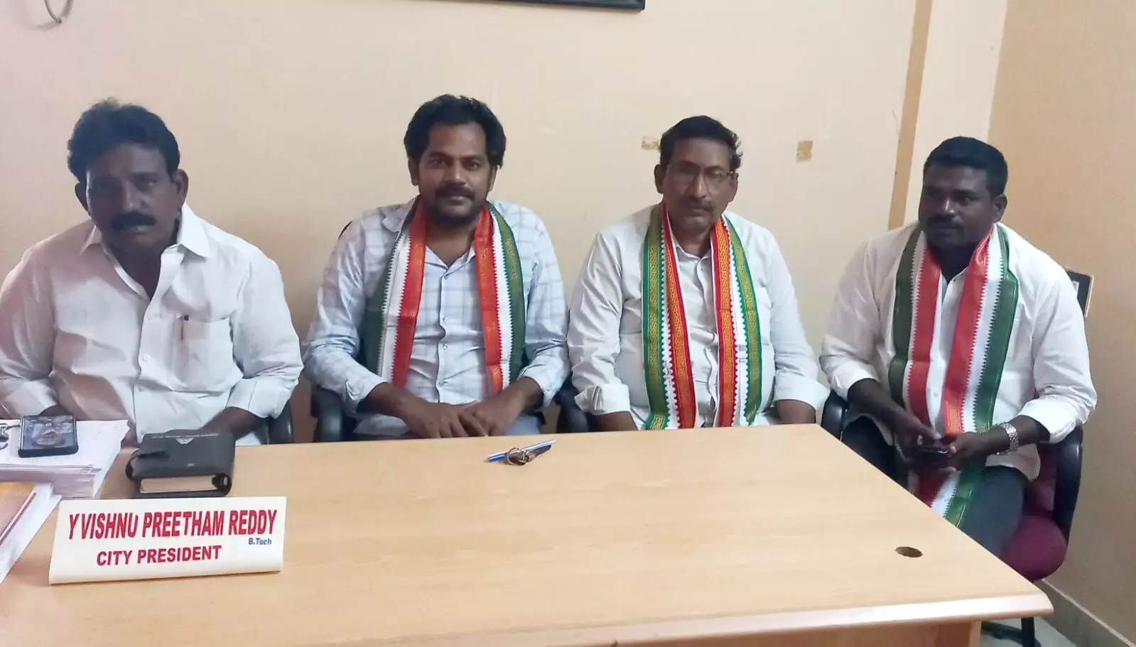 Kadapa Congress leaders slams YS Jagan for supressing their voices