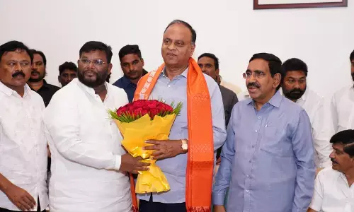 TDP leaders meet Vemireddy Prabhakar Reddy in Nellore