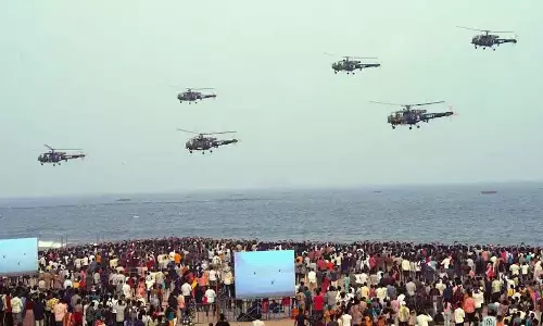 Breathtaking feats enthral viewers during International City Parade