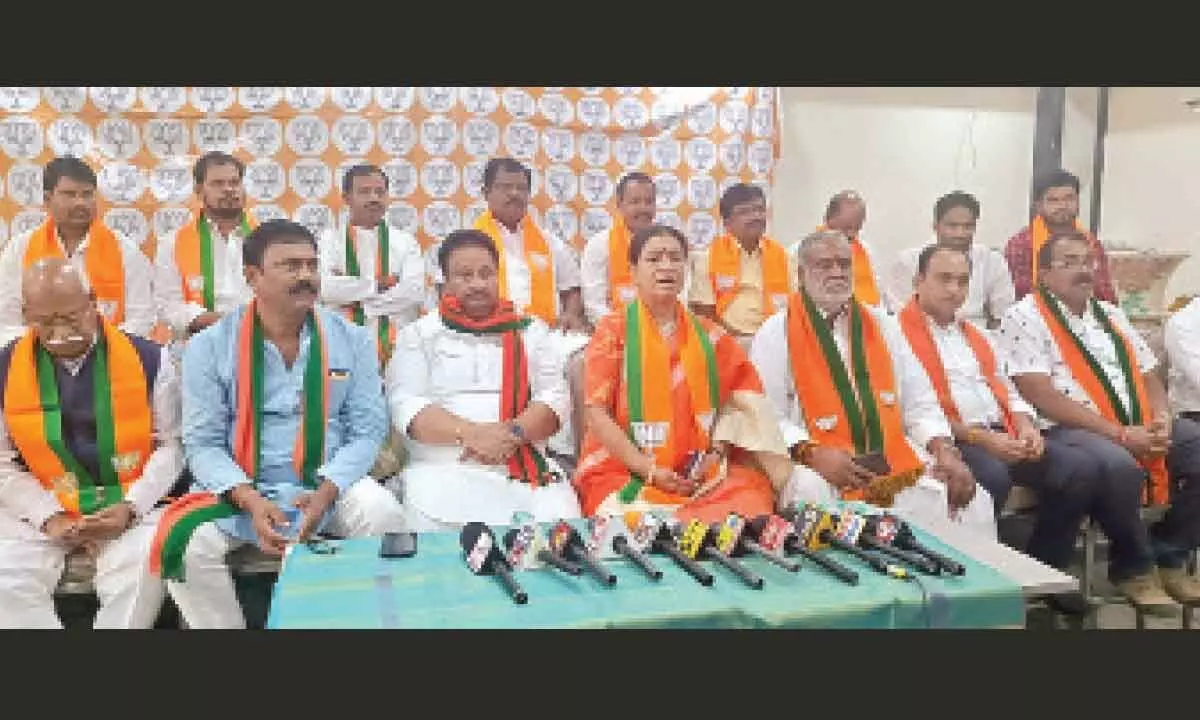 BRS, Cong mishandled devpt projects: Aruna