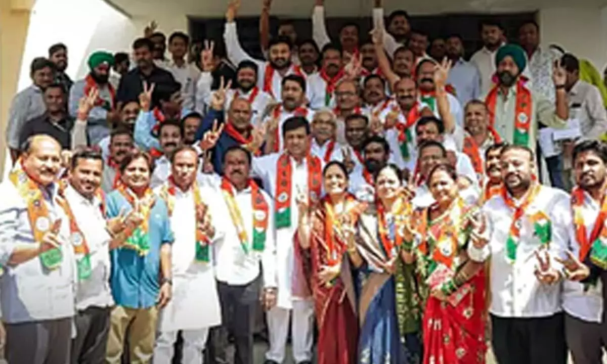 Ashok Chavan injures Congress again, 55 Nanded ex-corporators join BJP
