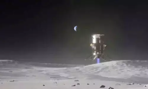 Odysseus touches down on moon